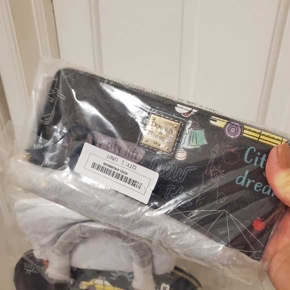 NWT Disney Dooney & Bourke Mickie & Minnie New York City Zip Satchel, Wa… - Picture 2 of 10